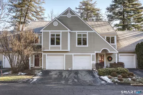 15 Greenwich Ln #15, Avon, CT 06001