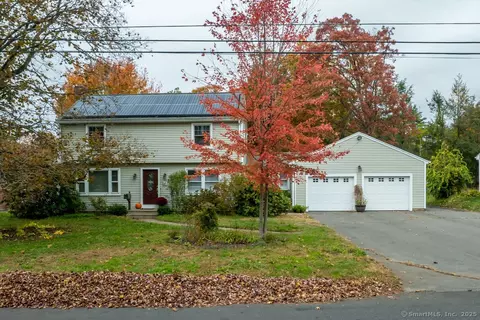 15 Maiden Ln, Plainville, CT 06062