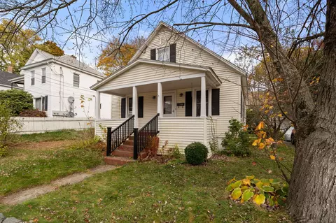 15 Maynard St, Putnam, CT 06260