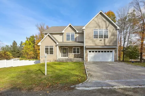 6 Vista St, Danbury, CT 06811