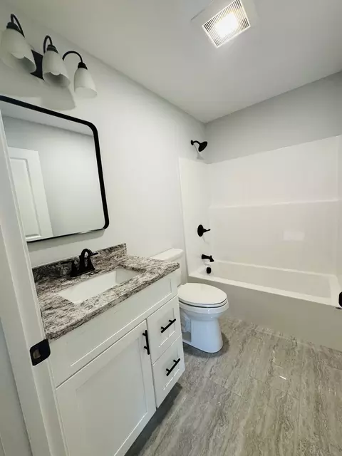 Bath - 150 Ross Rd, Killingly, CT 06239 photo 3 of 3