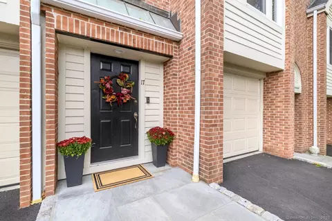 17 Pine Brook Ln #17, Darien, CT 06820