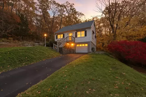 102 Lucas Park Rd, Norwich, CT 06360