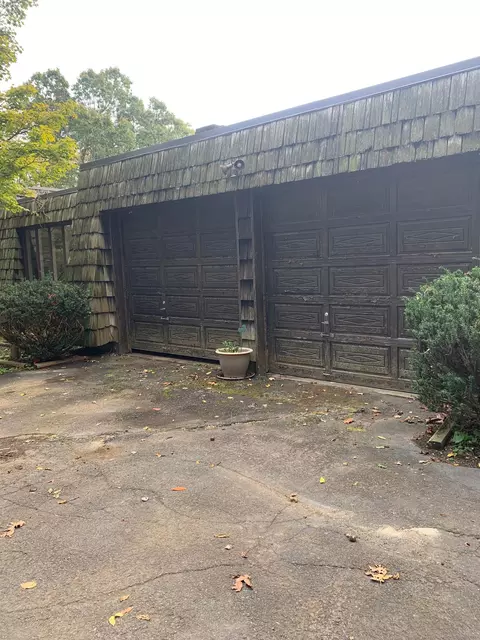 99 Obtuse Hill Rd, Brookfield, CT 06804