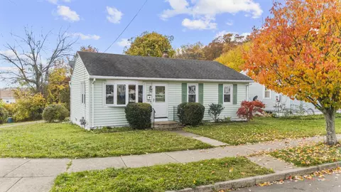 4 Laura Ln, New Haven, CT 06512