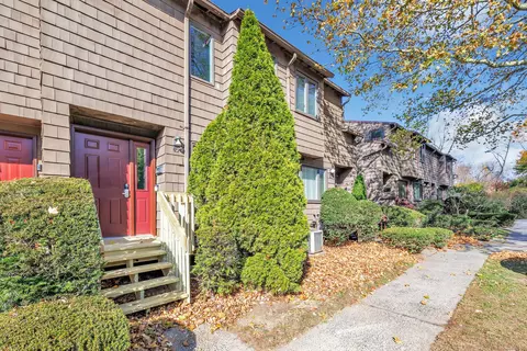 45 Towne House Rd #45, Hamden, CT 06514