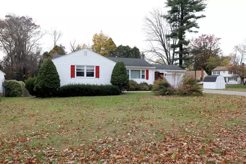 3 Maude Cir, Windsor, CT 06095