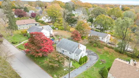 5 Wiemes Ct, Waterford, CT 06385