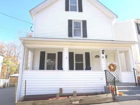 11 Mount Pleasant St, Shelton, CT 06484