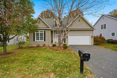 20 Greendale Dr, Suffield, CT 06078