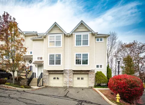 32 Crows Nest Ln #23, Danbury, CT 06810