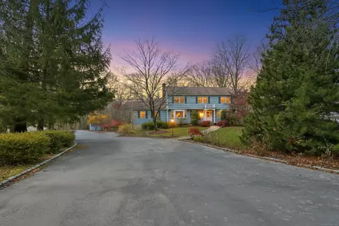 8 Messex Ln, Weston, CT 06883
