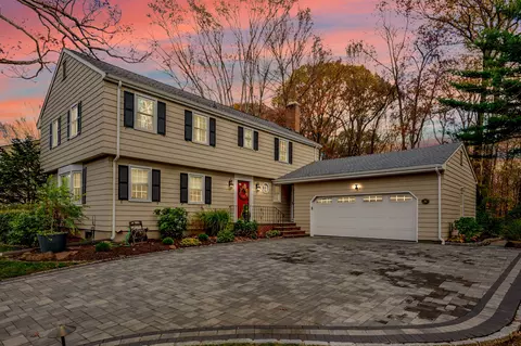 56 Fox Chase Ln, West Hartford, CT 06107