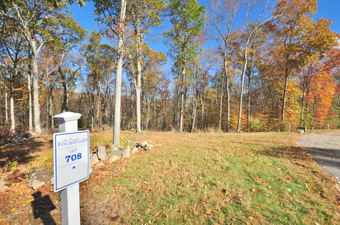 708 Fox Hopyard Rd, East Haddam, CT 06423