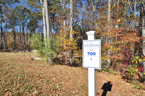 709 Fox Hopyard Rd, East Haddam, CT 06423