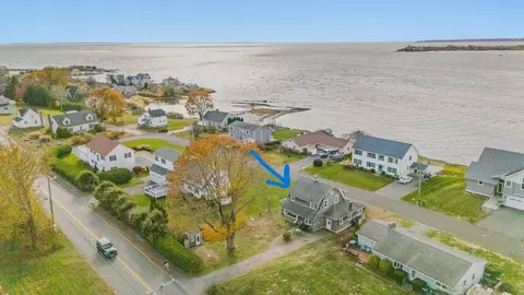 178 Shore Rd, Waterford, CT 06385