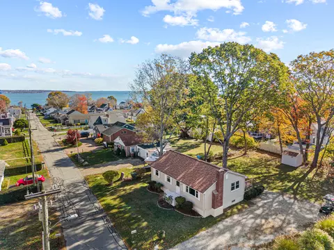 48 Billow Rd, East Lyme, CT 06357