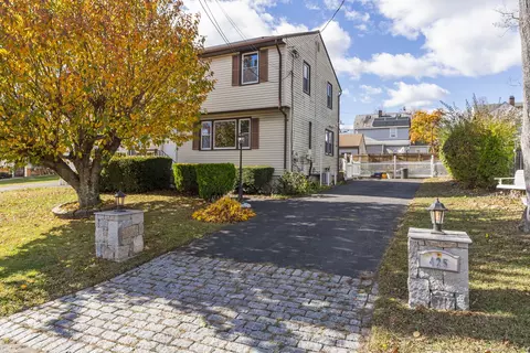 425 Wiklund Ave, Stratford, CT 06614