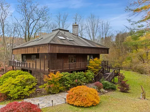 198 E Middle Patent Rd, Greenwich, CT 06831