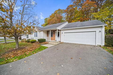 7 Glenbrook Dr #7, Windsor Locks, CT 06096