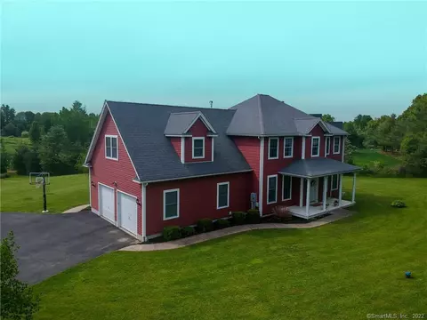 432 Quassapaug Rd, Woodbury, CT 06798