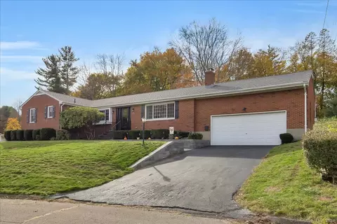 55 Lorelei Cir, Middletown, CT 06457