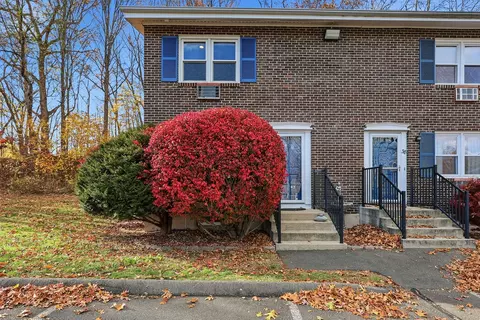 40 Woodridge Dr #40, Cheshire, CT 06410