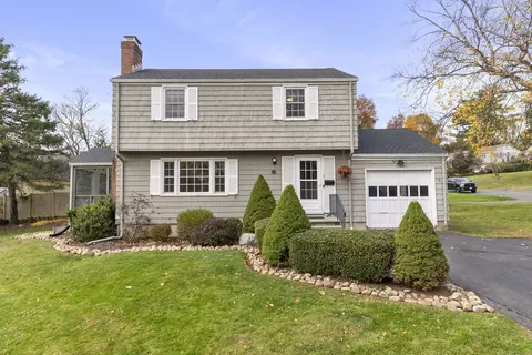 81 Brookmoor Rd, West Hartford, CT 06107