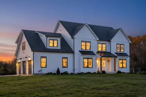 15 Rocco Dr, East Lyme, CT 06333