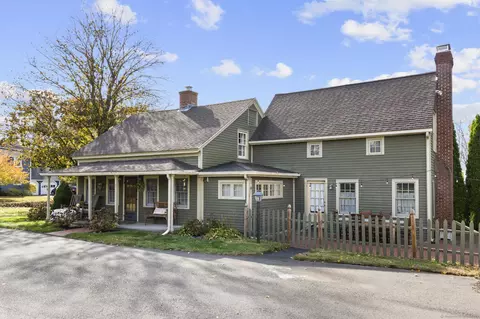 7 Cheney Ln, East Hartford, CT 06118