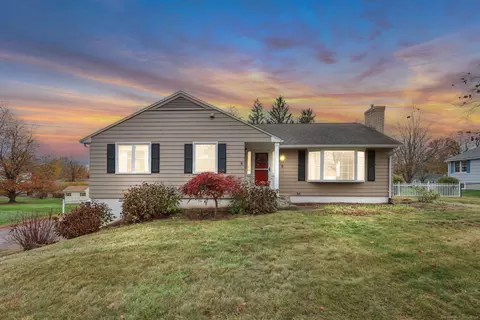 8 Sapphire St, Enfield, CT 06082