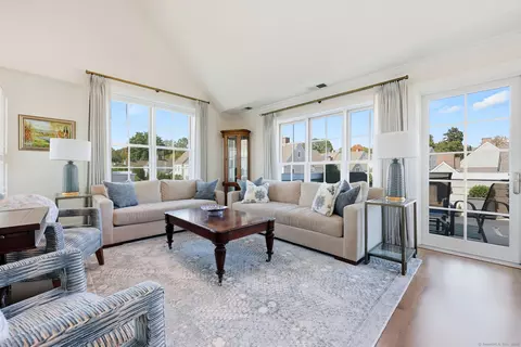 77 Havemeyer Ln #420, Stamford, CT 06902