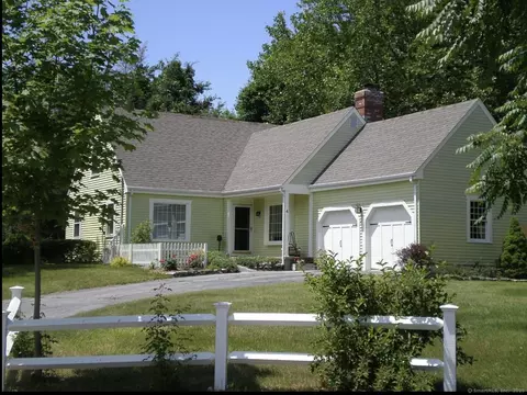 4 Gibbons Cir, Old Saybrook, CT 06475