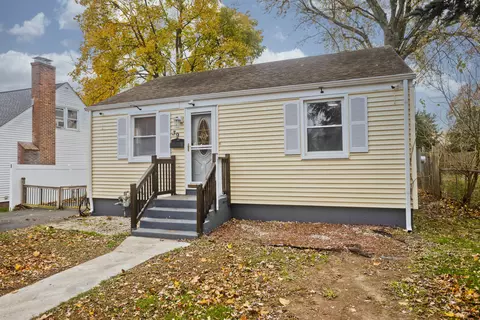 39 Wade Ave, Bloomfield, CT 06002