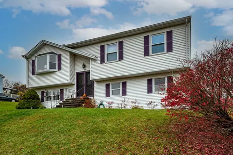 52 Cimarron Rd, Middletown, CT 06457