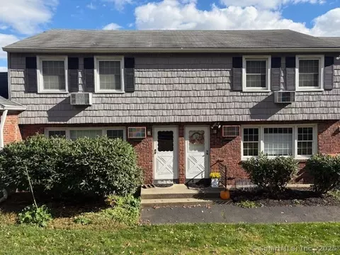 90 Old Farms Ln #90, New Milford, CT 06776