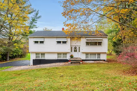 40 Kenneth Cir, Guilford, CT 06437