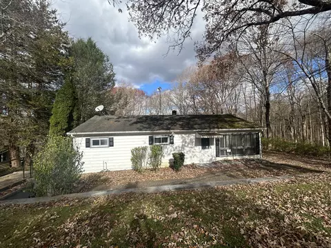 17 Patton Ave, Seymour, CT 06483