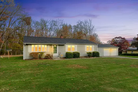 132 Old Tannery Rd, Monroe, CT 06468