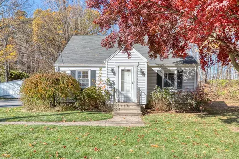 578 Old Turnpike Rd, Plantsville, CT 06479