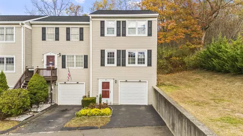 26 Summit Cmns #26, Derby, CT 06418