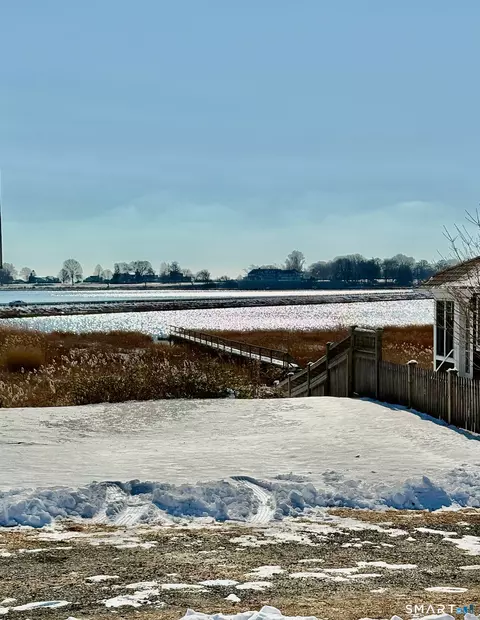 21 Fenwick St, Old Saybrook, CT 06475