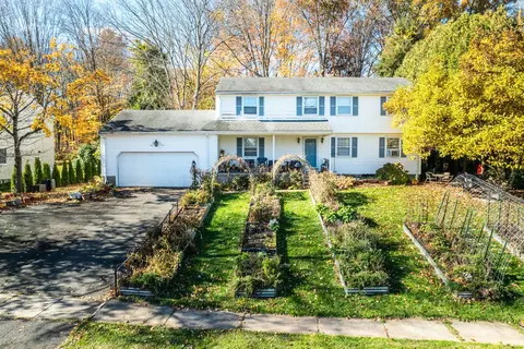 132 Hollyberry Ln, Plainville, CT 06062