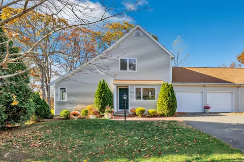 328 Navajo Loop #328, Shelton, CT 06484