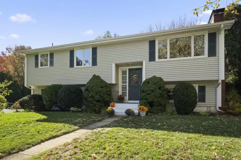 255 Capstan Ave, Groton, CT 06355