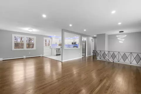 25 Filley St, Bloomfield, CT 06002