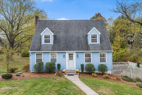 471 Voluntown Rd, Griswold, CT 06351