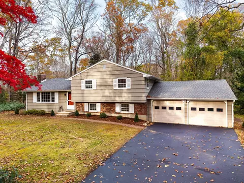 180 Malabar Dr, Westbrook, CT 06498