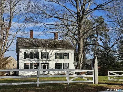 28 School St, Woodbury, CT 06798