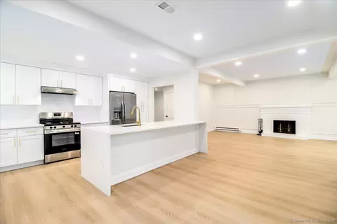 929 Heritage Vlg #B, Southbury, CT 06488